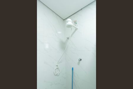 Banheiro de kitnet/studio para alugar com 1 quarto, 35m² em Jardim Simus, Sorocaba