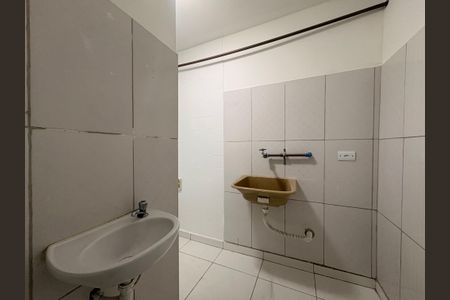 Banheiro/ lavanderia  de kitnet/studio para alugar com 1 quarto, 26m² em Parque das Nações, Santo André
