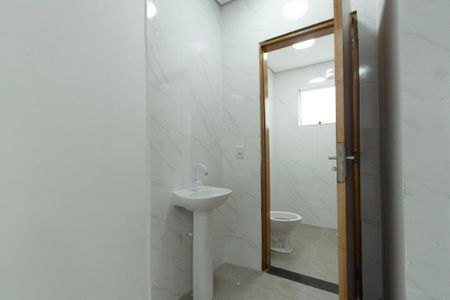 Banheiro de kitnet/studio para alugar com 1 quarto, 35m² em Jardim Simus, Sorocaba