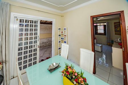 Casa à venda com 3 quartos, 270m² em Cândida Ferreira, Belo Horizonte