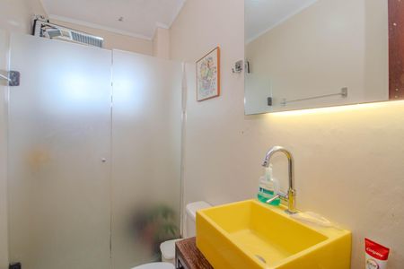 Banheiro de apartamento para alugar com 1 quarto, 55m² em Petrópolis, Porto Alegre