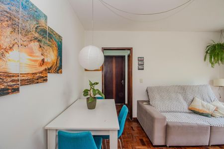Sala de apartamento para alugar com 1 quarto, 55m² em Petrópolis, Porto Alegre