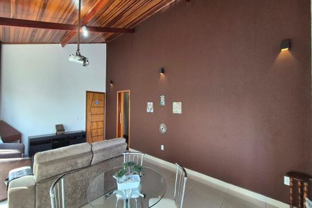 Sala de casa de condomínio para alugar com 4 quartos, 360m² em Swiss Park, Campinas
