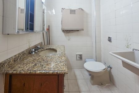banheiro  de apartamento para alugar com 1 quarto, 57m² em Centro, Guarujá