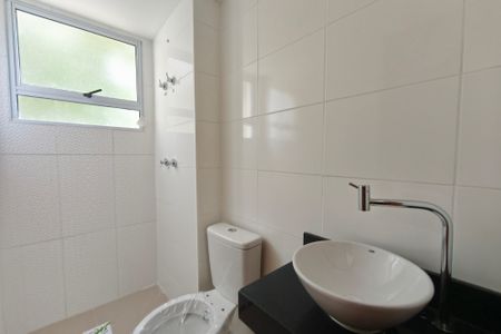 Banheiro de apartamento à venda com 2 quartos, 48m² em Jardim Nova Europa, Campinas