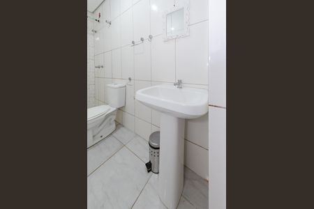 Banheiro de kitnet/studio para alugar com 1 quarto, 20m² em Bonfim, Belo Horizonte