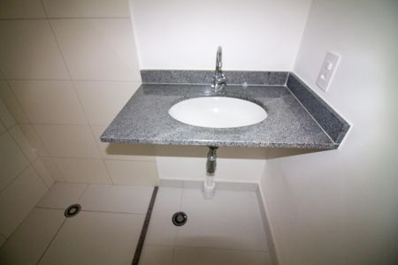 Banheiro de kitnet/studio à venda com 1 quarto, 24m² em Vila Cordeiro, São Paulo