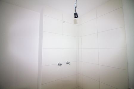 Banheiro de kitnet/studio à venda com 1 quarto, 24m² em Vila Cordeiro, São Paulo