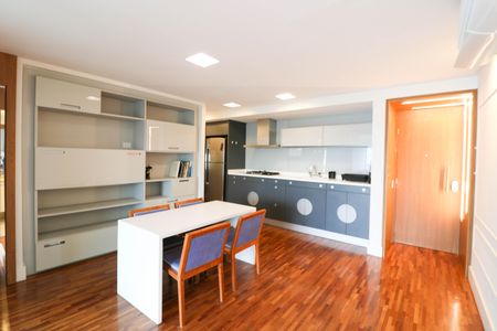 Sala / Cozinha de apartamento à venda com 2 quartos, 71m² em Campo Belo, São Paulo