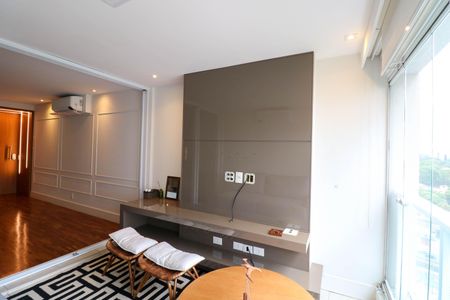Sala de TV de apartamento à venda com 2 quartos, 71m² em Campo Belo, São Paulo