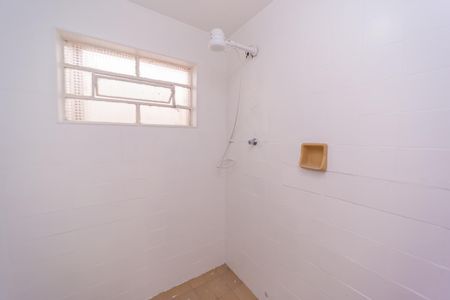 Banheiro de casa para alugar com 1 quarto, 30m² em Vila Londrina, São Paulo