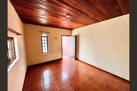 Sala de casa para alugar com 3 quartos, 140m² em Vila Dionisia, São Paulo