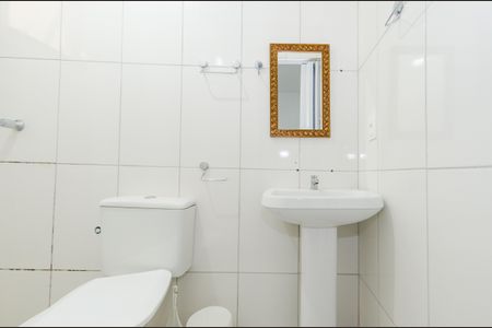 Banheiro de kitnet/studio para alugar com 1 quarto, 20m² em Bonfim, Belo Horizonte