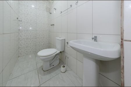 Banheiro de casa de condomínio para alugar com 1 quarto, 20m² em Bonfim, Belo Horizonte