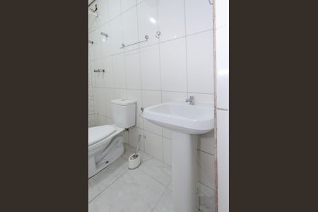 Banheiro de casa de condomínio para alugar com 1 quarto, 20m² em Bonfim, Belo Horizonte