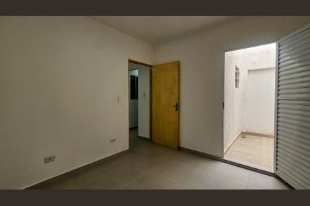 Quarto 2 de kitnet/studio para alugar com 2 quartos, 58m² em Jardim Cristal, São Paulo