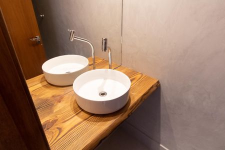 Lavabo de casa à venda com 3 quartos, 120m² em Vila Gumercindo, São Paulo