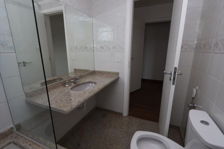 Apartamento à venda com 440m², 5 quartos e 5 vagasBanheiro da Suíte 2