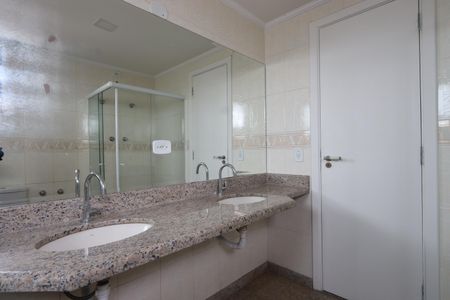 Apartamento à venda com 440m², 5 quartos e 5 vagasBanheiro da Suíte Master