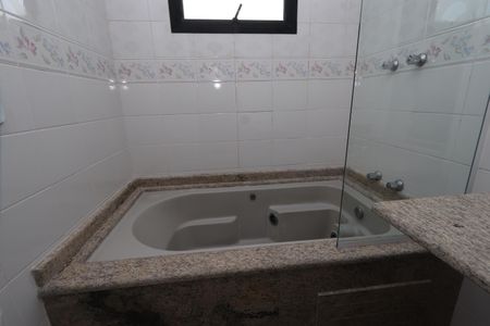 Apartamento à venda com 440m², 5 quartos e 5 vagasBanheiro da Suíte 2