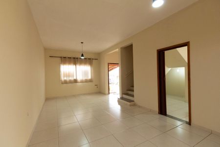 Sala  de casa de condomínio para alugar com 3 quartos, 150m² em Parque São Bento, Sorocaba