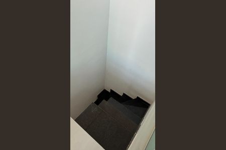 Apartamento para alugar com 90m², 3 quartos e 1 vaga Apartamento para alugar com 90m², 3 quartos e 1 vagaEscada