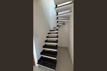 Apartamento para alugar com 90m², 3 quartos e 1 vagaEscada