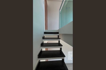 Apartamento para alugar com 90m², 3 quartos e 1 vagaEscada