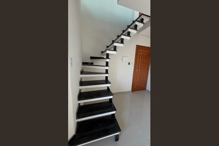 Apartamento para alugar com 90m², 3 quartos e 1 vagaEscada