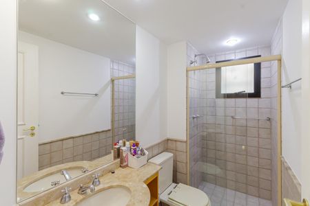 Banheiro de apartamento à venda com 2 quartos, 58m² em Indianópolis, São Paulo