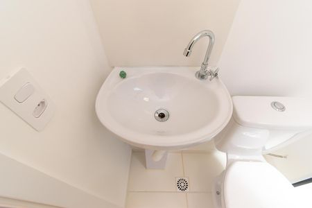 Banheiro de kitnet/studio para alugar com 1 quarto, 19m² em Vila Ema, São Paulo