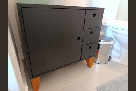 Banheiro de kitnet/studio à venda com 1 quarto, 17m² em Pinheiros, São Paulo