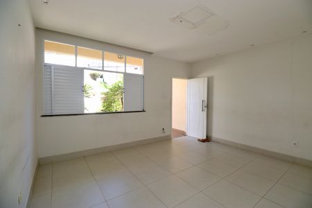 Apartamento para alugar com 218m², 3 quartos e sem vagaSala