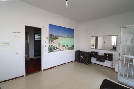 Sala 1 de casa à venda com 6 quartos, 180m² em Jardim Guanabara, Rio de Janeiro