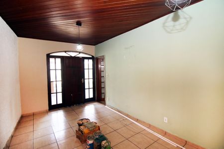 Sala de casa para alugar com 2 quartos, 70m² em Penha, Rio de Janeiro