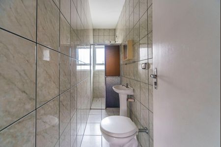 Banheiro  de casa para alugar com 1 quarto, 45m² em Parque das Nações, Santo André