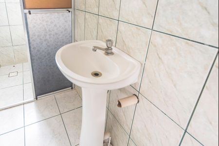 Banheiro  de casa para alugar com 1 quarto, 45m² em Parque das Nações, Santo André