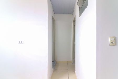Corredor de apartamento para alugar com 2 quartos, 40m² em Vila Dalva, São Paulo