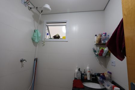 Banheiro de apartamento para alugar com 1 quarto, 47m² em Vila Darli, São Paulo