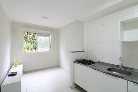 Sala / Cozinha de kitnet/studio para alugar com 1 quarto, 25m² em Jardim Mirante, São Paulo