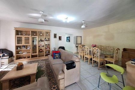 Casa à venda com 4 quartos, 215m² em Engenho do Mato, Niterói