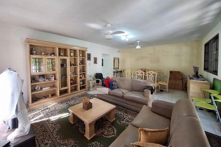 Casa à venda com 4 quartos, 215m² em Engenho do Mato, Niterói