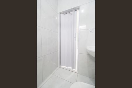 Banheiro de apartamento para alugar com 1 quarto, 30m² em Vila Santa Terezinha, Carapicuíba