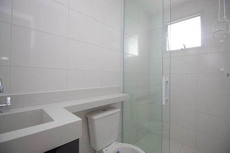 Banheiro  de kitnet/studio para alugar com 1 quarto, 32m² em Vila Santa Terezinha (zona Norte), São Paulo