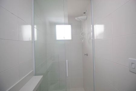 Banheiro  de kitnet/studio para alugar com 1 quarto, 32m² em Vila Santa Terezinha (zona Norte), São Paulo