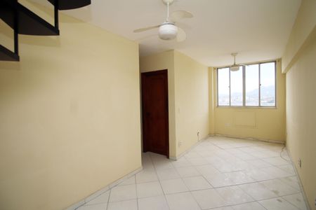 Sala de apartamento para alugar com 3 quartos, 120m² em Ramos, Rio de Janeiro