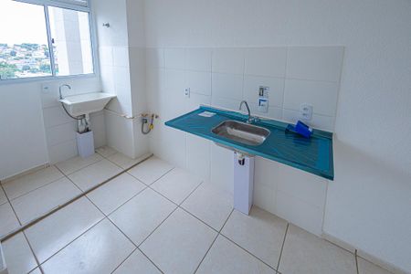 cozinha de apartamento para alugar com 2 quartos, 44m² em Mantiqueira, Belo Horizonte