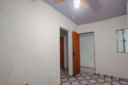 Sala de casa para alugar com 2 quartos, 400m² em Parque Industrial das Oliveiras, Taboão da Serra