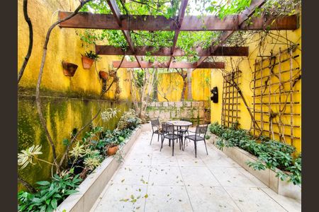 Casa à venda com 4 quartos, 390m² em Santo Amaro, São Paulo