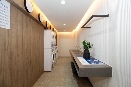 Área Comum - Lavanderia de kitnet/studio à venda com 1 quarto, 24m² em Pinheiros, São Paulo